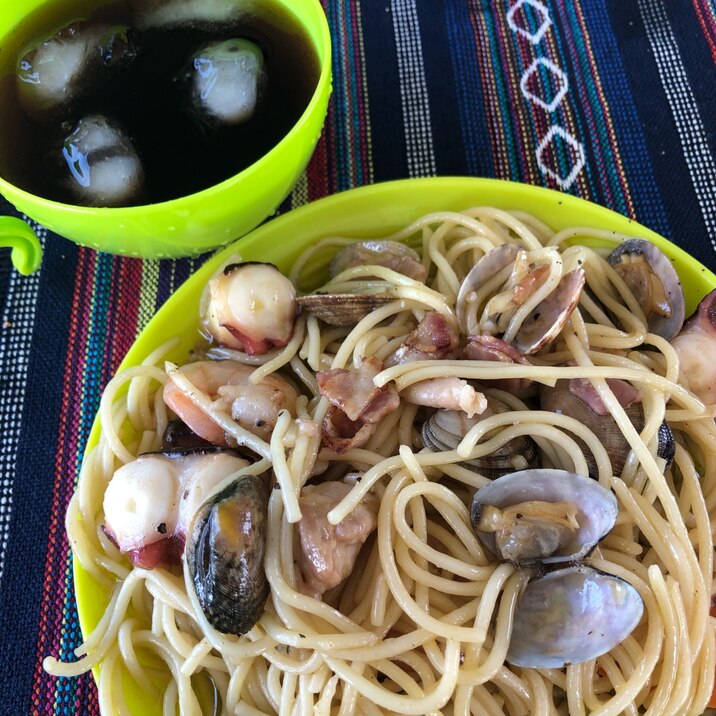 キャンプ飯 アヒージョの余りで美味 海鮮パスタ レシピ 作り方 By りんりんりん 楽天レシピ キャンプ飯 アヒージョの余りで美味 海鮮パスタ レシピ 作り方 By りんりんりん 楽天レシピ